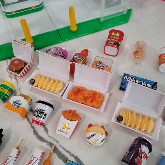 Zuru Mini brands 24 mini store plus around 50 of mini brand items - Picture 11 of 11